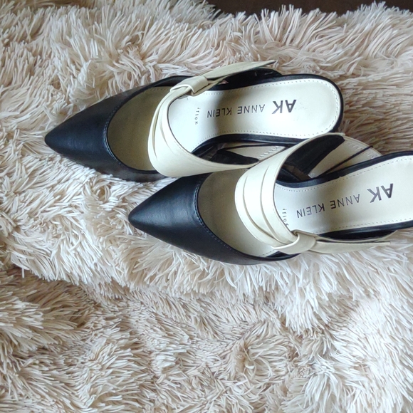 Anne Klein AK Flora Mules - Picture 3 of 4